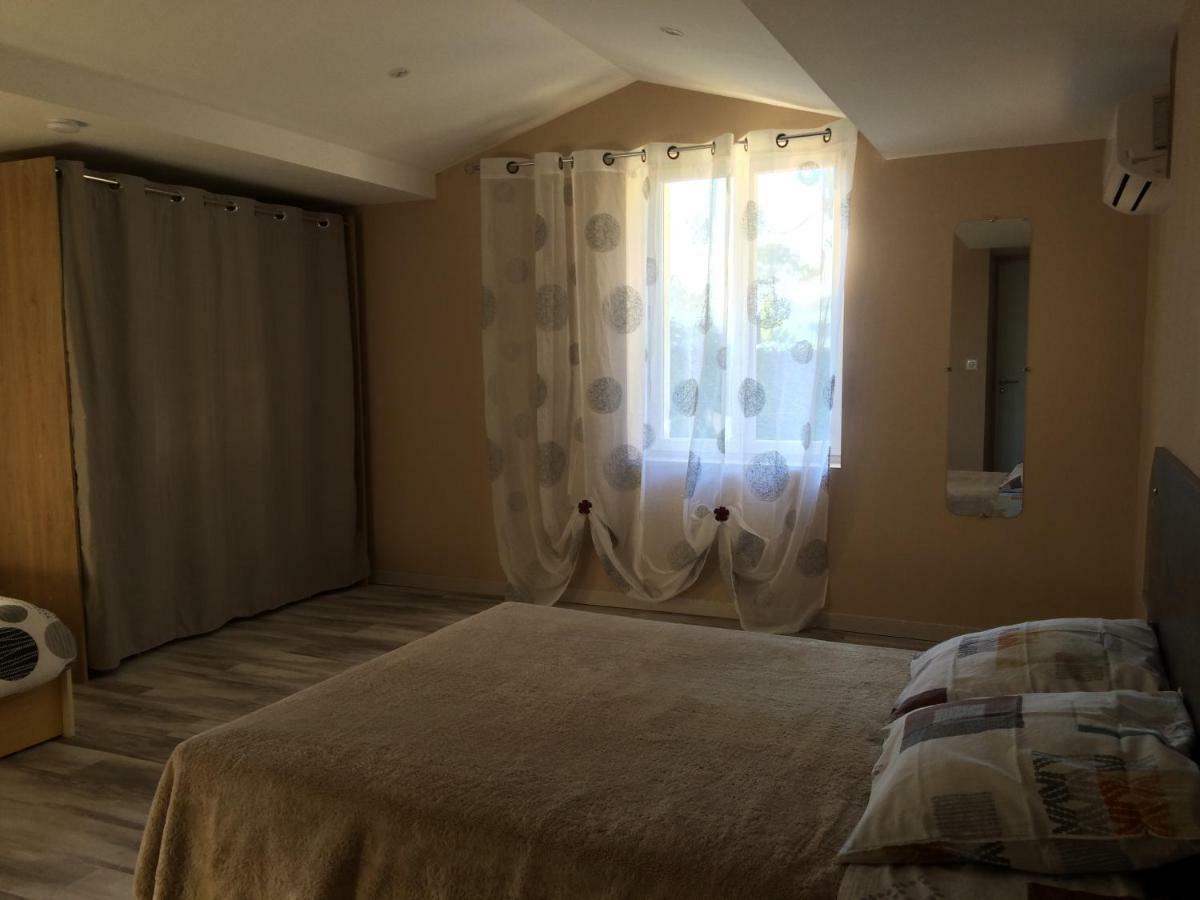 gite la fourniére Salles  Extérieur photo